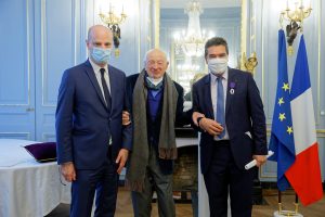 Lee más sobre el artículo Francia: del aula presencial a la pantalla digital