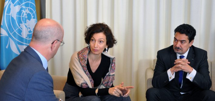 Vallejo-Gómez con el MinEducación de Francia Jean-Michel Blanquer y la directora de la UNESCO Audray Azoulay.